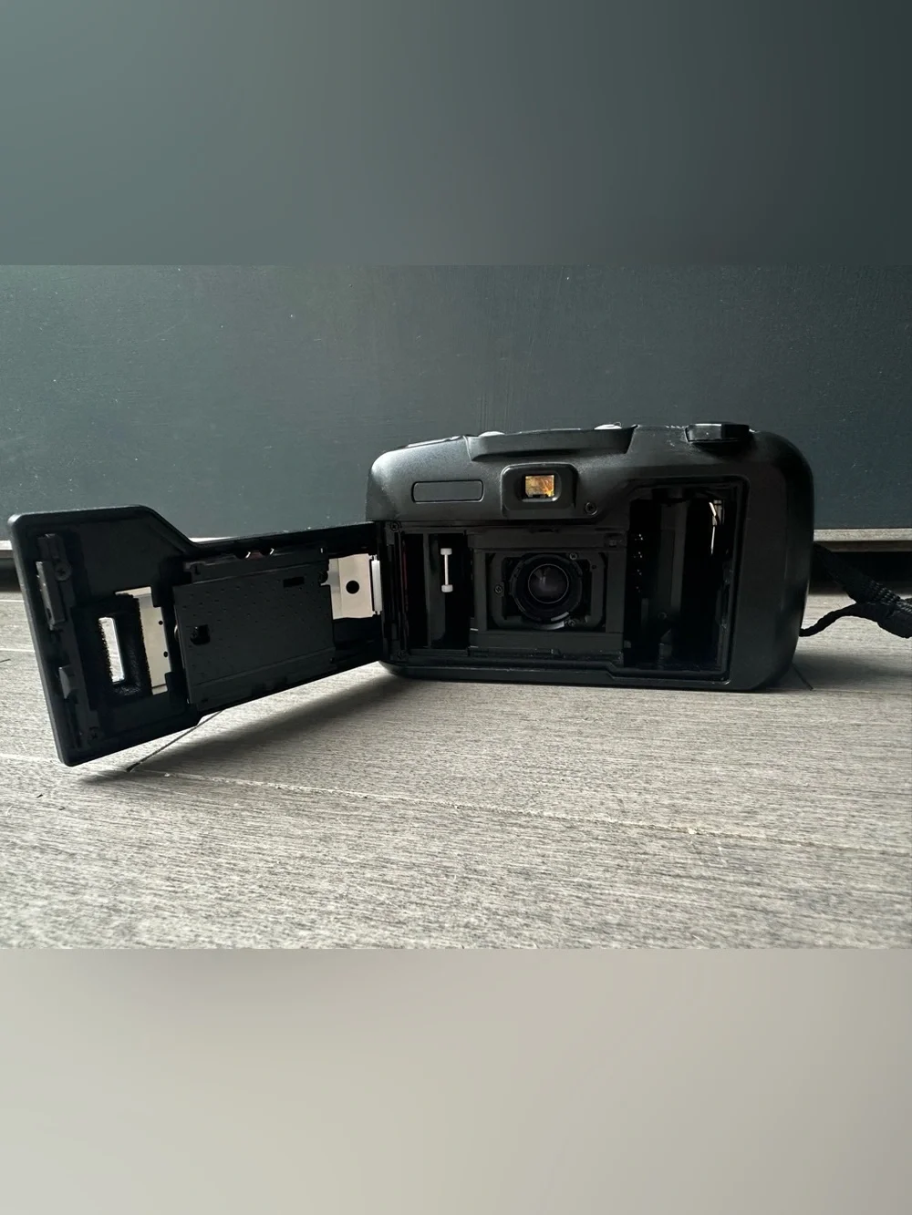 Vtg Pentax IQZoom EZY Camera Auto Focus Point & Shoot 35mm Zoom Case Not Tested